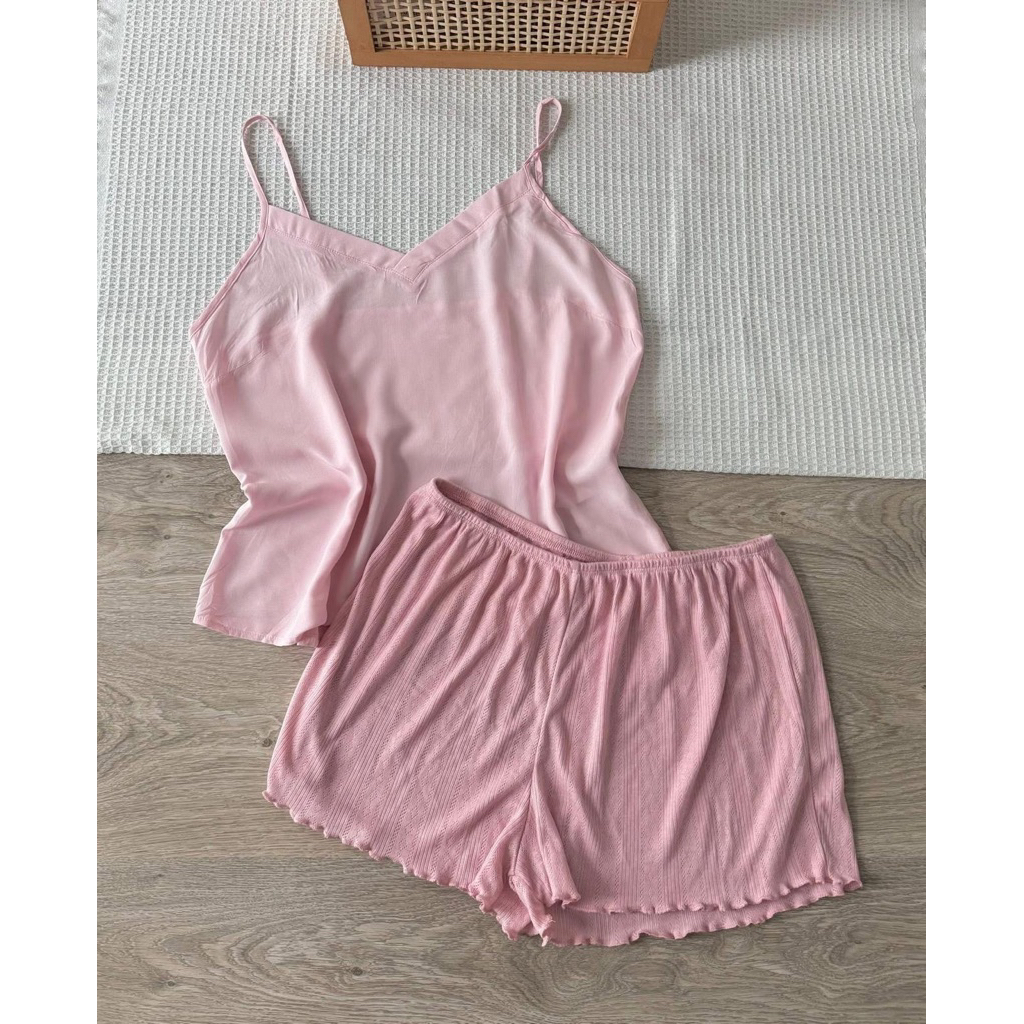 Sinsay ชุดนอน เซ็ตเสื้อ+กางเกง สีชมพูอ่อน เนื้อผ้านิ่มค่ะ