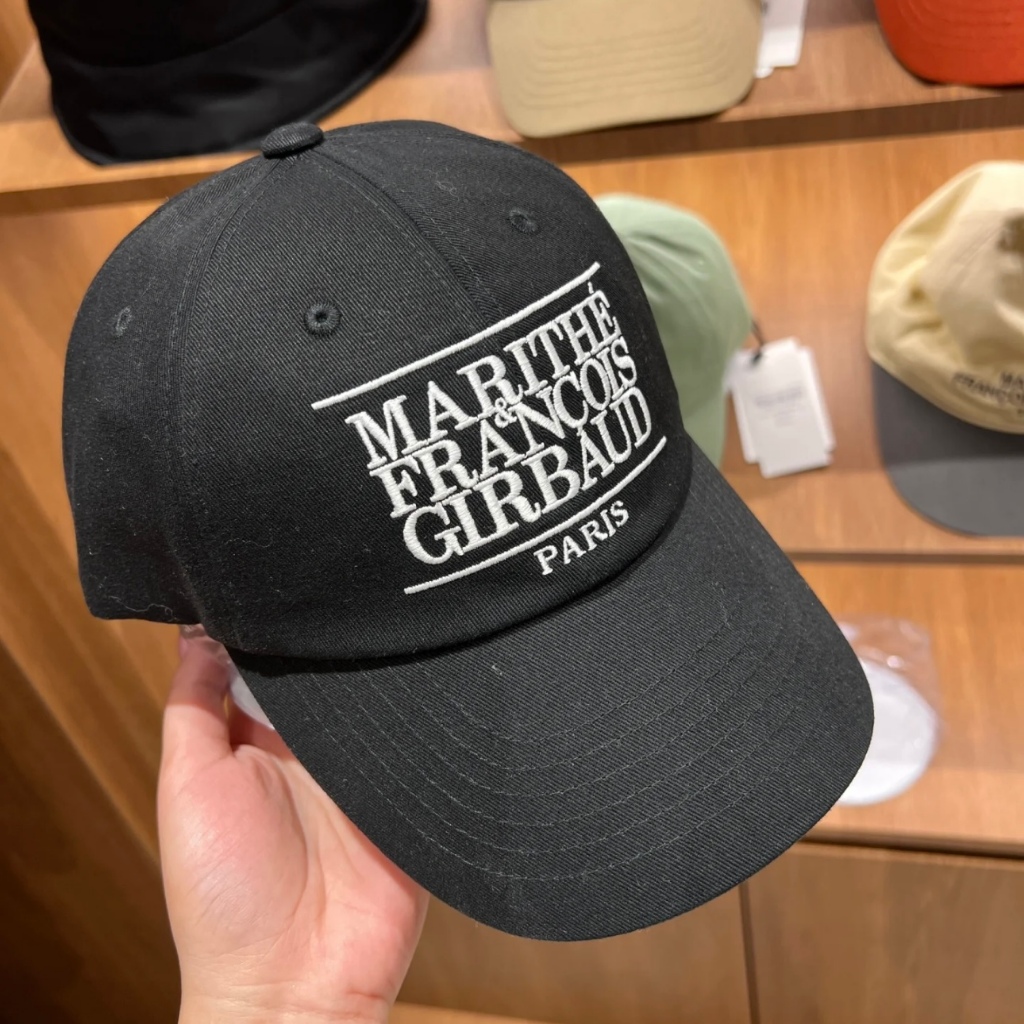 หมวก MARITHE SMALL CLASSIC LOGO CAP / CLASSIC LOGO CAP