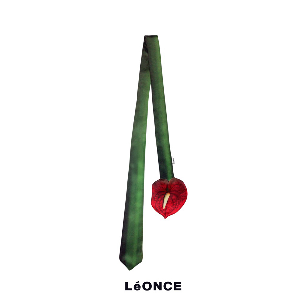 LeONCE - Neck Scarf IVORY สี BURNT RUBY เนคไท ผ้าพันคอ รูปดอกหน้าวัว
