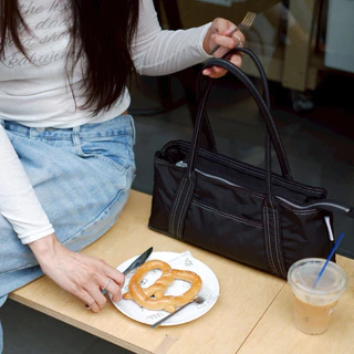 Malabaru 'Lola' Bag กระเป๋าสะพายผ้าไนลอน
