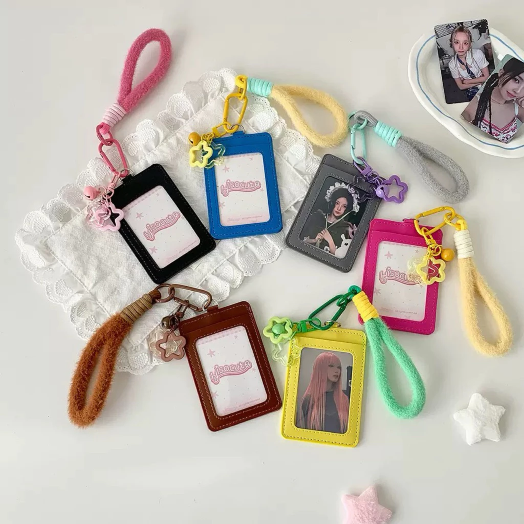 สินค้าพร้อมส่ง ที่ใส่บัตร Lovely แบบมีช่องสำหรับการ์ดสองช่อง และฝาปิดPUสำหรับปกป้องภาพถ่าย รวมที่ใส่บัตรและสายคล้องเล็กๆ