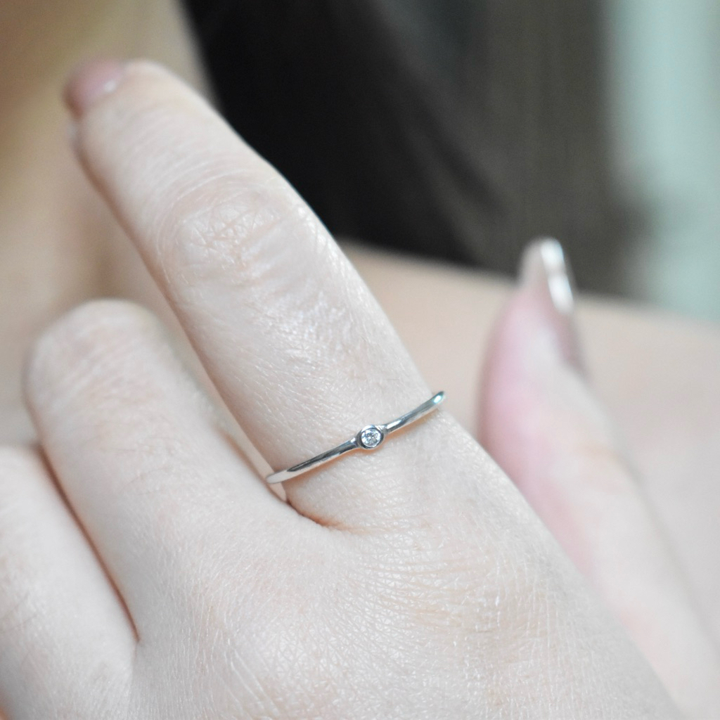 แหวนเงินแท้ 925 ชุบทองคำขาว ประดับเพชร CZ Swiss Diamond [ รุ่น lyn - Allure Jewelry ]