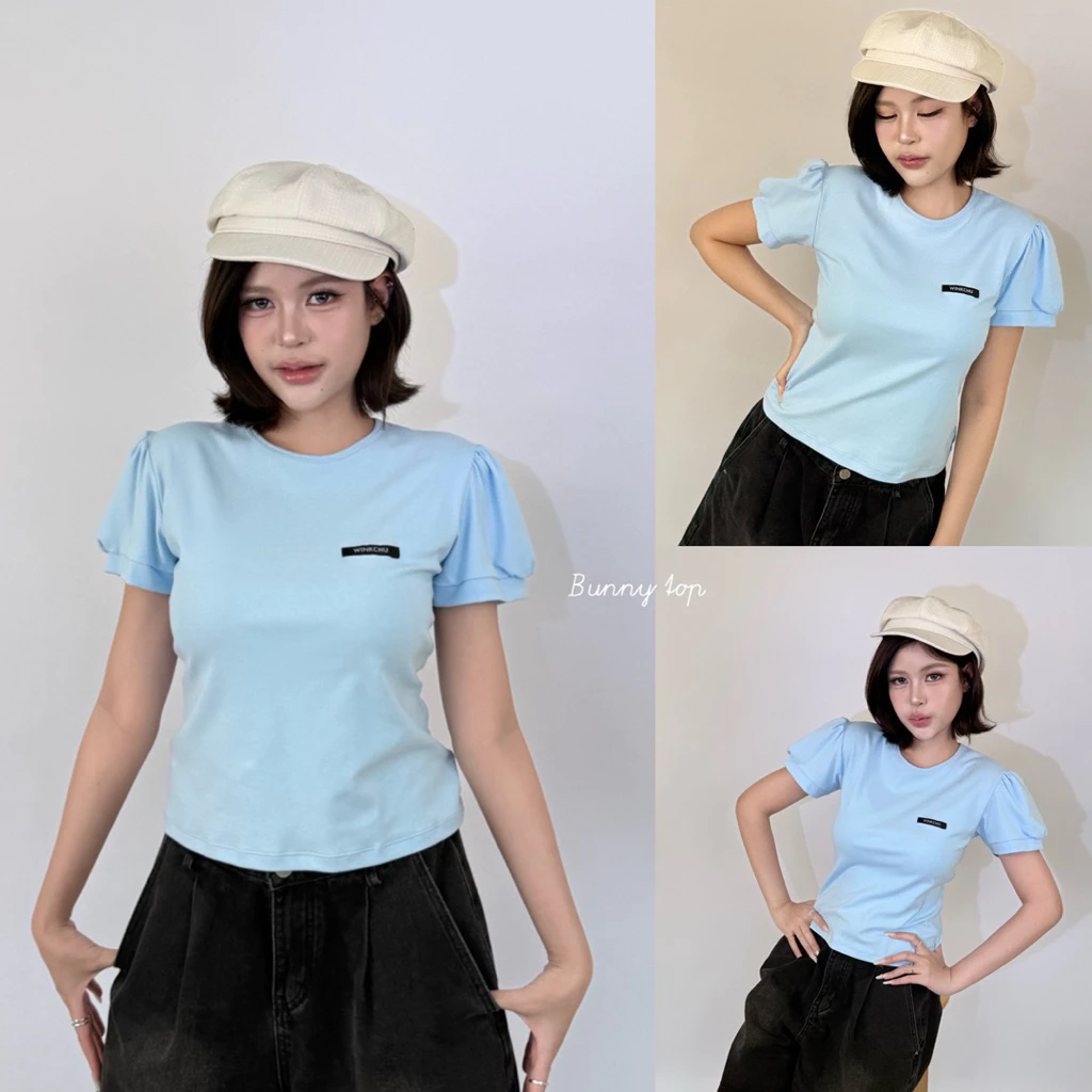 Bunny Top - เสื่อยืดคอกลมแขนตุ๊กตา แต่งป้ายแบรนด์อกซ้ายผ้าคอตตอนนุ่ม ทรงสวย (บันนี่)