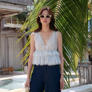 LUCA STUDIO_Viella top - เสื้อแขนกุด ผ้าชีฟองยับย่นปักลาย สีฟ้า ตกแต่งลูกไม้บริเวณรอบคอวีและแขน