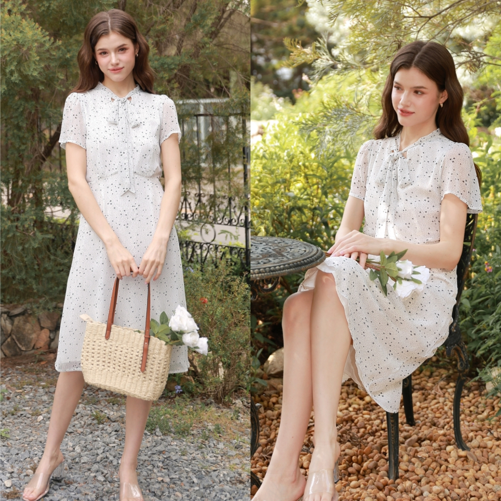 Cheryl brand - Aviana Midi Dress in White Starry Light Print / เดรสมิดิพิมพ์ลายดาว