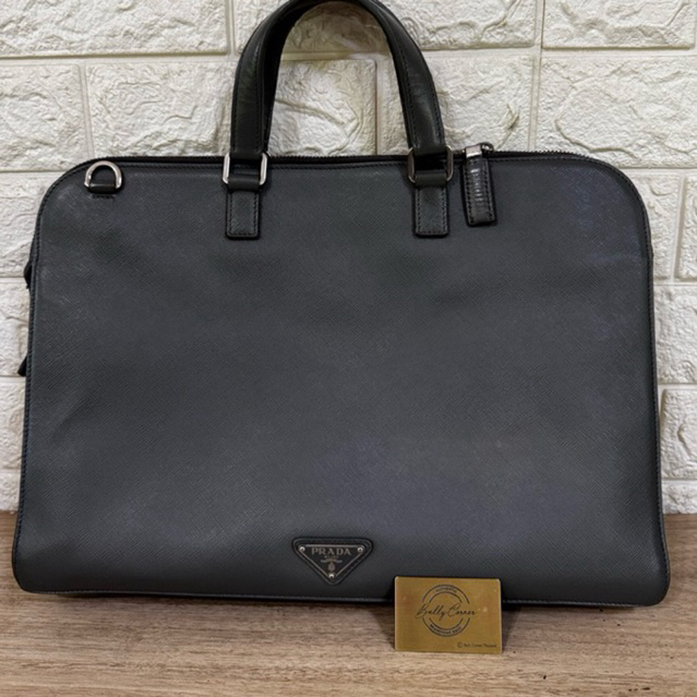 กระเป๋าเอกสาร Prada มือสอง ของแท้ 100% สี light grey