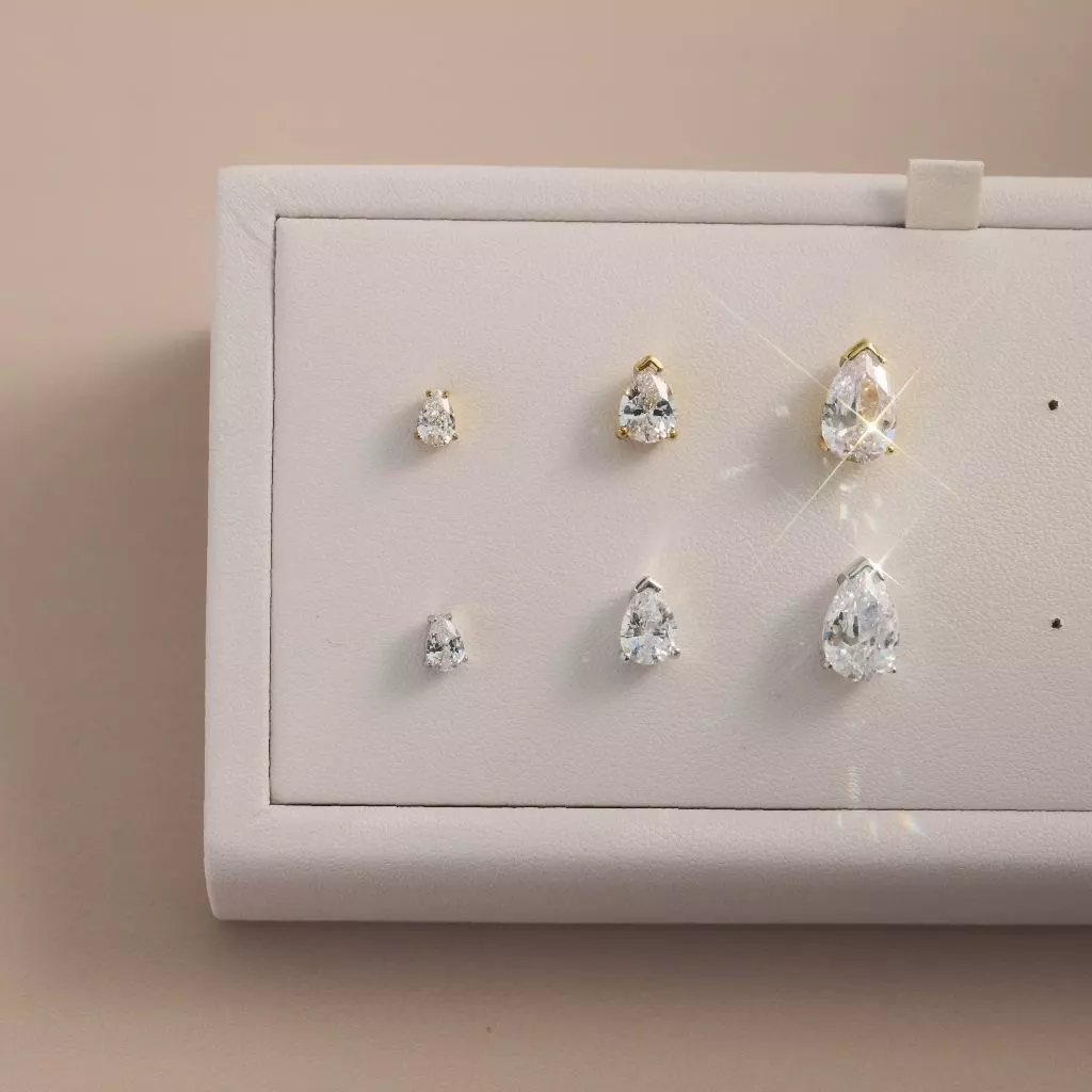 Valichain - Petite Gem Pear Ear Stud
