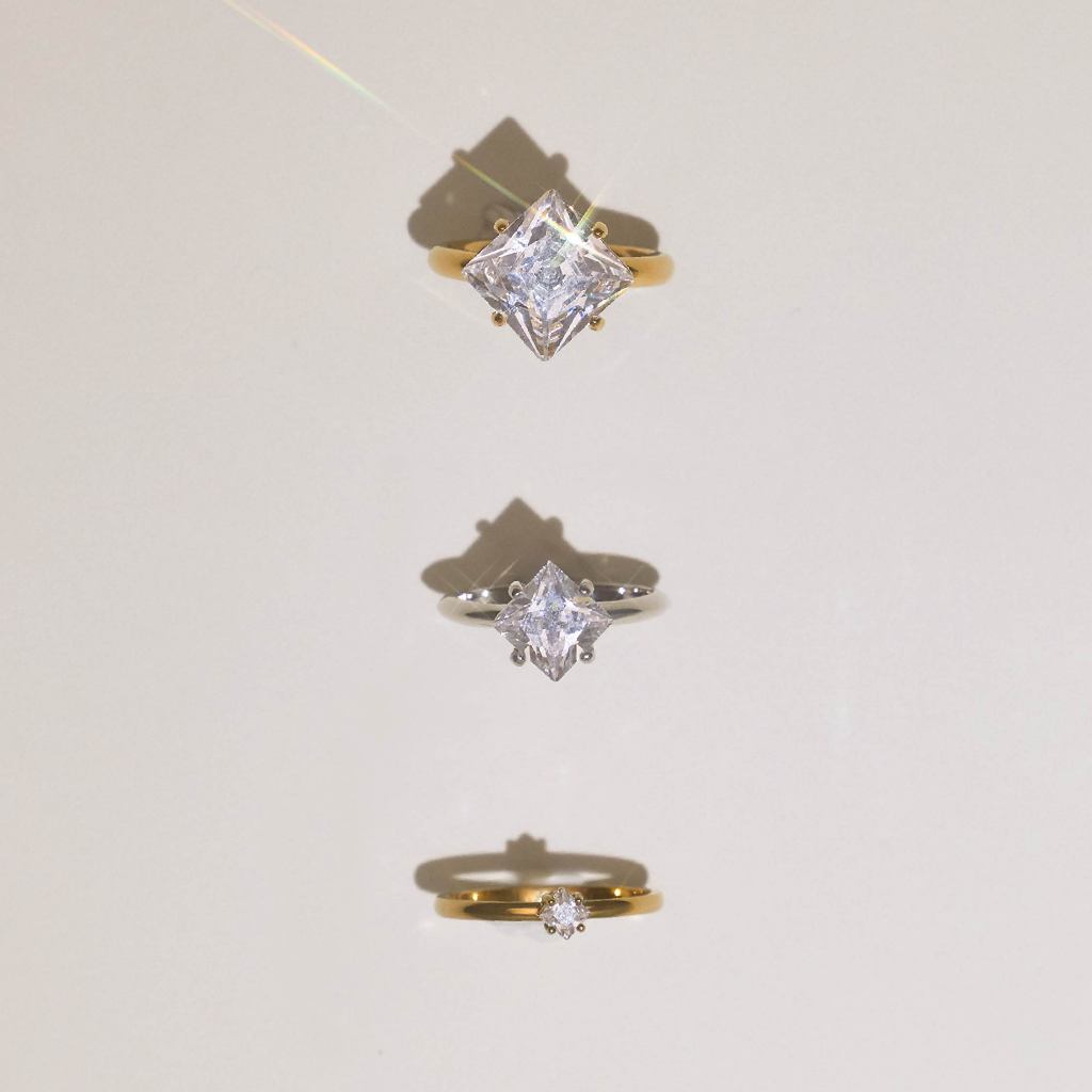 Valichain - Petite Gem Square Ring