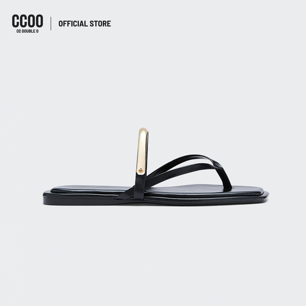 CC DOUBLE O THONG SANDALS WITH GOLD-TONE HARDWARE ผู้หญิง รองเท้าแตะแบบหูหนีบแต่งอะไหล่สีทอง รุ่น O26WSWA005 (AW26 #A1)