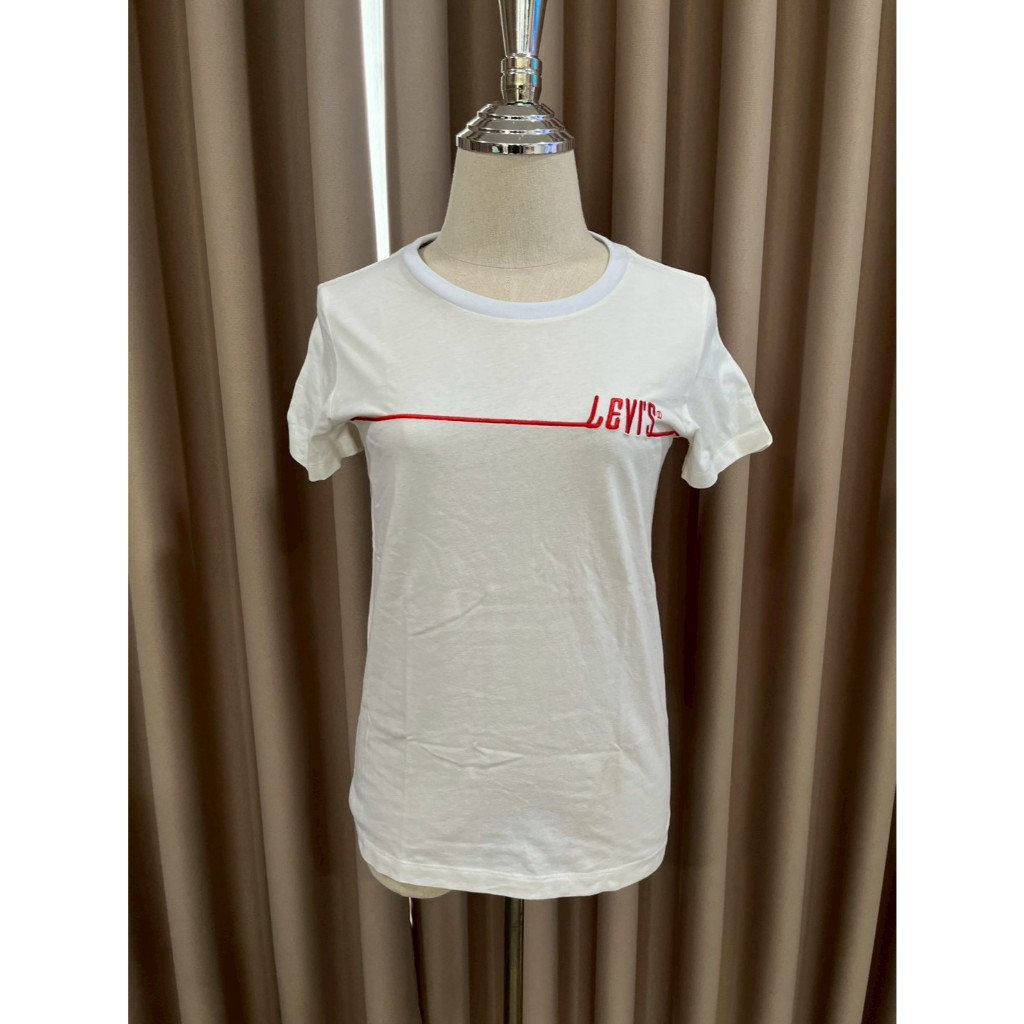 ส่งต่อ เสื้อยืด Levi's แท้ 100% สีขาว ปักโลโก้แดง ดีเทลสตรีทชิค สภาพดีมาก ไซส์ S