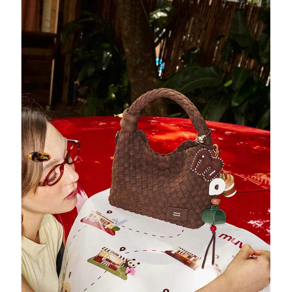 MUVA ฟรี charm ห้อยกระเป๋า [โค้ดลด 20% ลดสูงสุด 1000.-] MU-1071-3 Mini Beaded Woven Bag กระเป๋าสะพาย