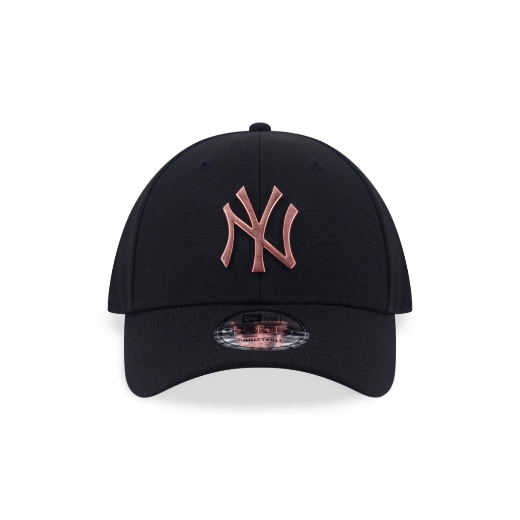 New Era قبعة 9Forty ‏New York Yankees شعار معدني — أسود مطفي — صورة 2