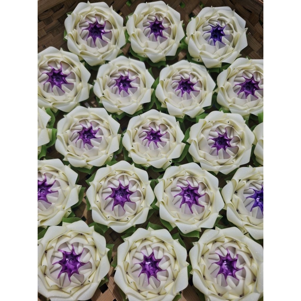 พร้อมส่ง!โปรย​ทาน​ดอกบัวปทุมทิพย์สีครีม ม่วง ตัวเปล่า ชิ้นละ