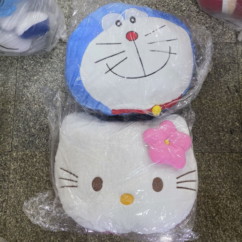 หมอนหน้าโดเรม่อน หมอนหน้าคิตตี้ หมอนอิง ขนนุ่ม น่ารัก