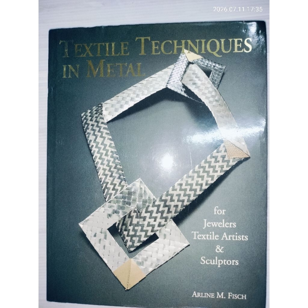 TEXTILE TECHNIQUES IN METAL by ARLINE M. FISCH (ปกแข็งหุ้ม) (English books ภาษาอังกฤษ)