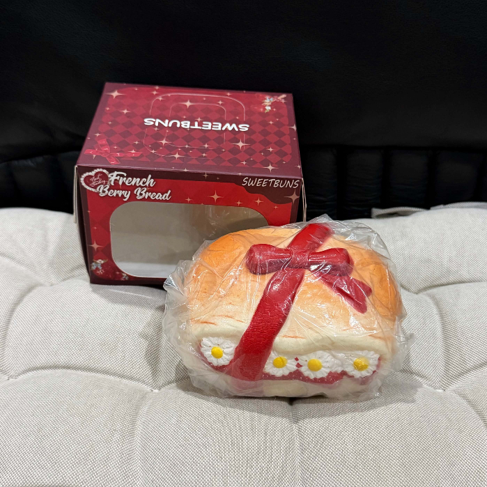 (ของแท้/มือ1) Sweetbuns French Berry Bread Squishy สกุชชี่ปังเบอร์รี่ นุ่ม สโลว์ สวีทบัน