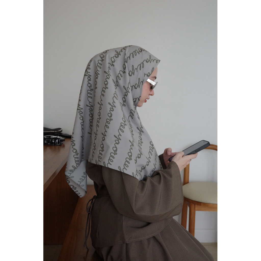 PRE-ORDER HIJAB • 29 yaoree (110x110cm)