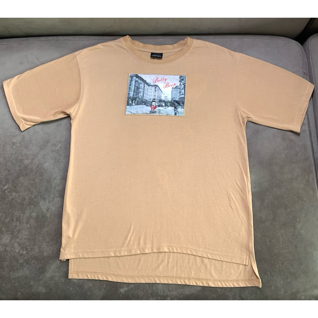 เสื้อยืดมือสอง เสื้อยืดคอกลมแขนสั้นมือสอง เสื้อมือสอง อก41 ยาว26-29 ป้าย Bet รู