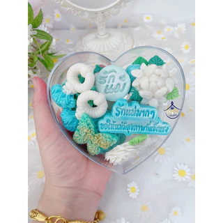 อาลัวดอกไม้ของขวัญวันแม่ในกล่องหัวใจพร้อมผูกโบว์และติดกร์าดคำอวย(Sกล่องเล็ก)รวม12ชิ้นงาน