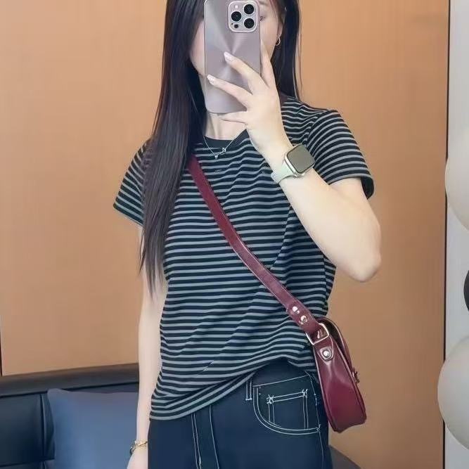 เสื้อยืดแขนสั้นผู้หญิงสไตล์เกาหลี ลายทางแบบคัลเลอร์บล็อก รูปที่ 3