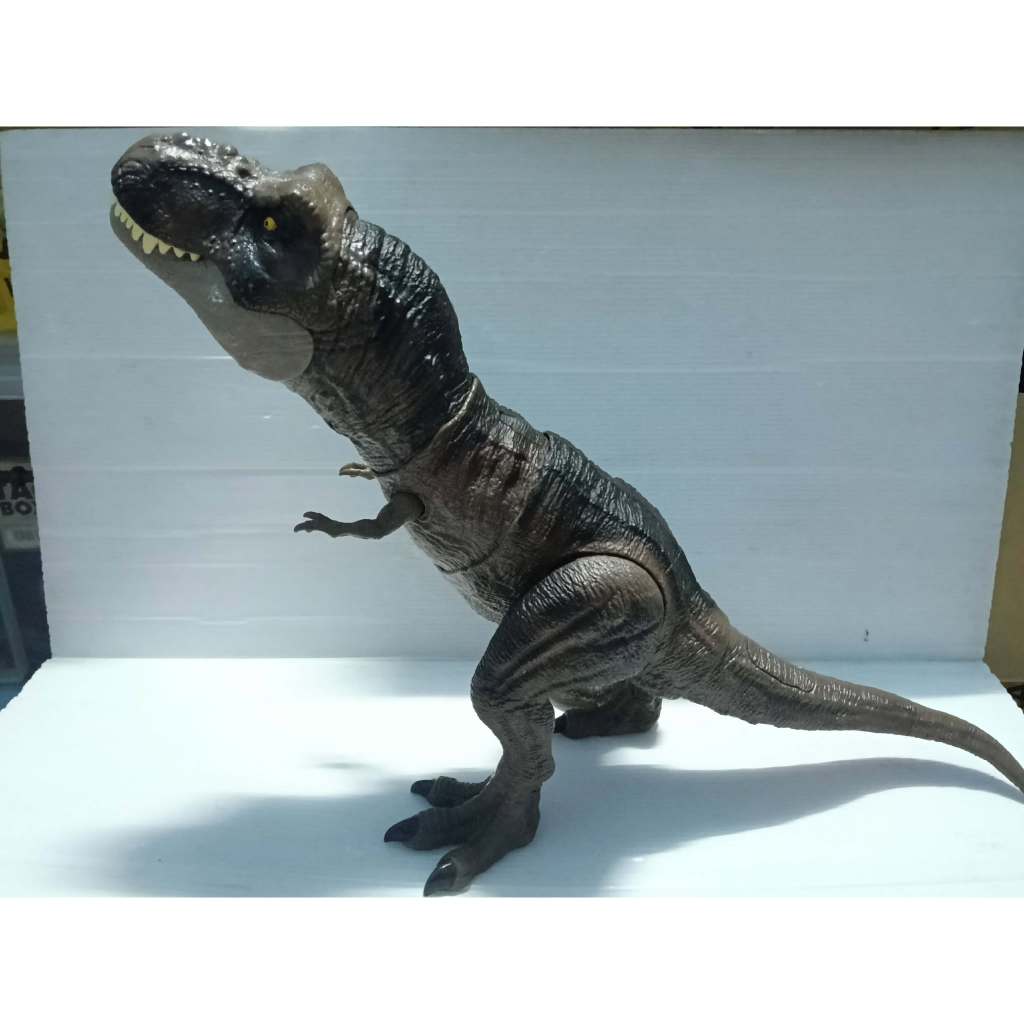 Jurassic World / Park Camp Cretaceous Stomp N’ Escape T-REX Dino Figure Roars