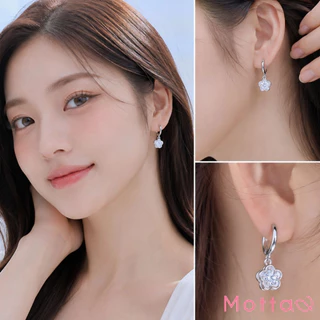 Motta Earring ต่างหูห่วงมีจี้ชุบทองคำขาว จี้ห้อยดอกไม้สุดน่ารัก