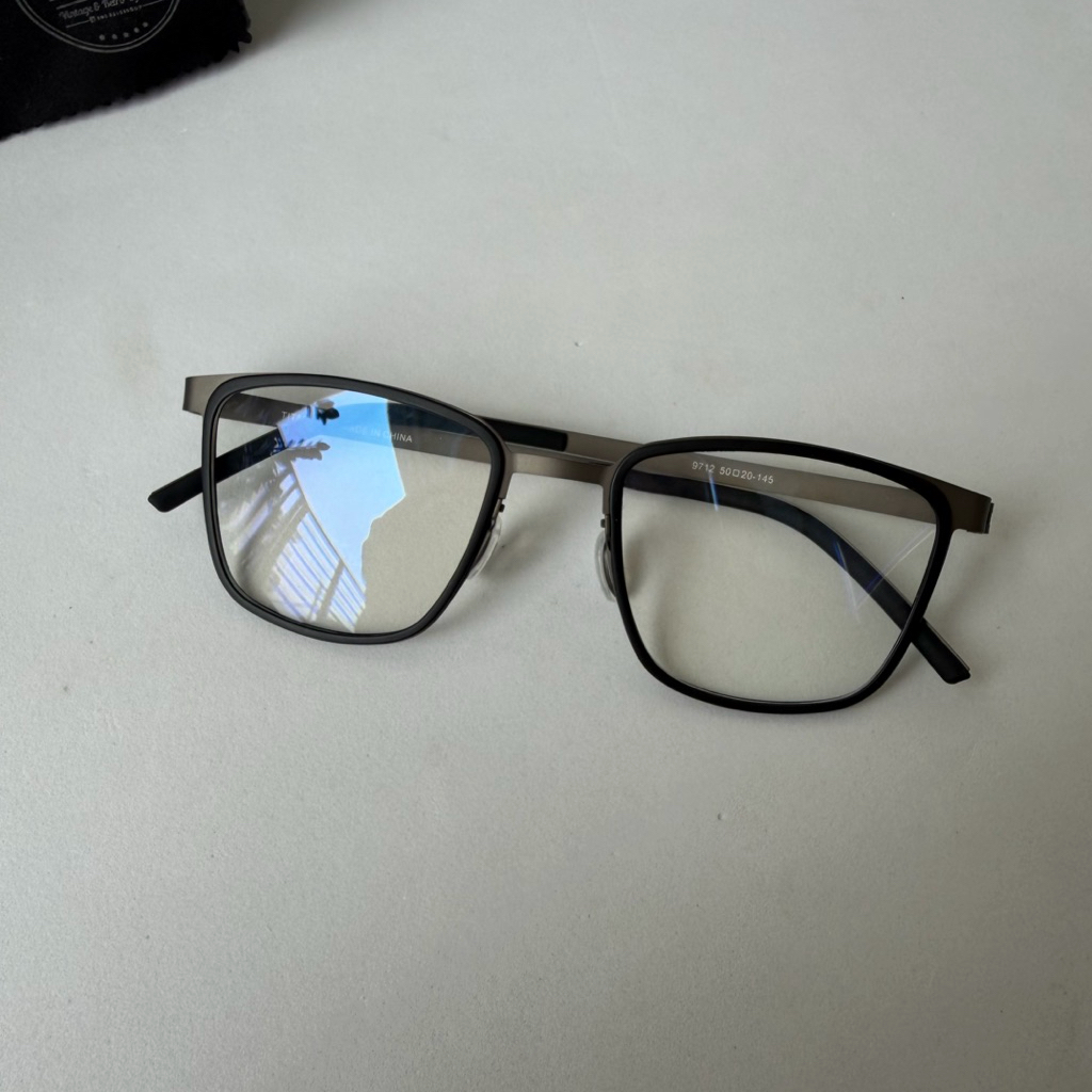 กรอบแว่นวินเทจทรง 9712- Titanium - 899 บาท