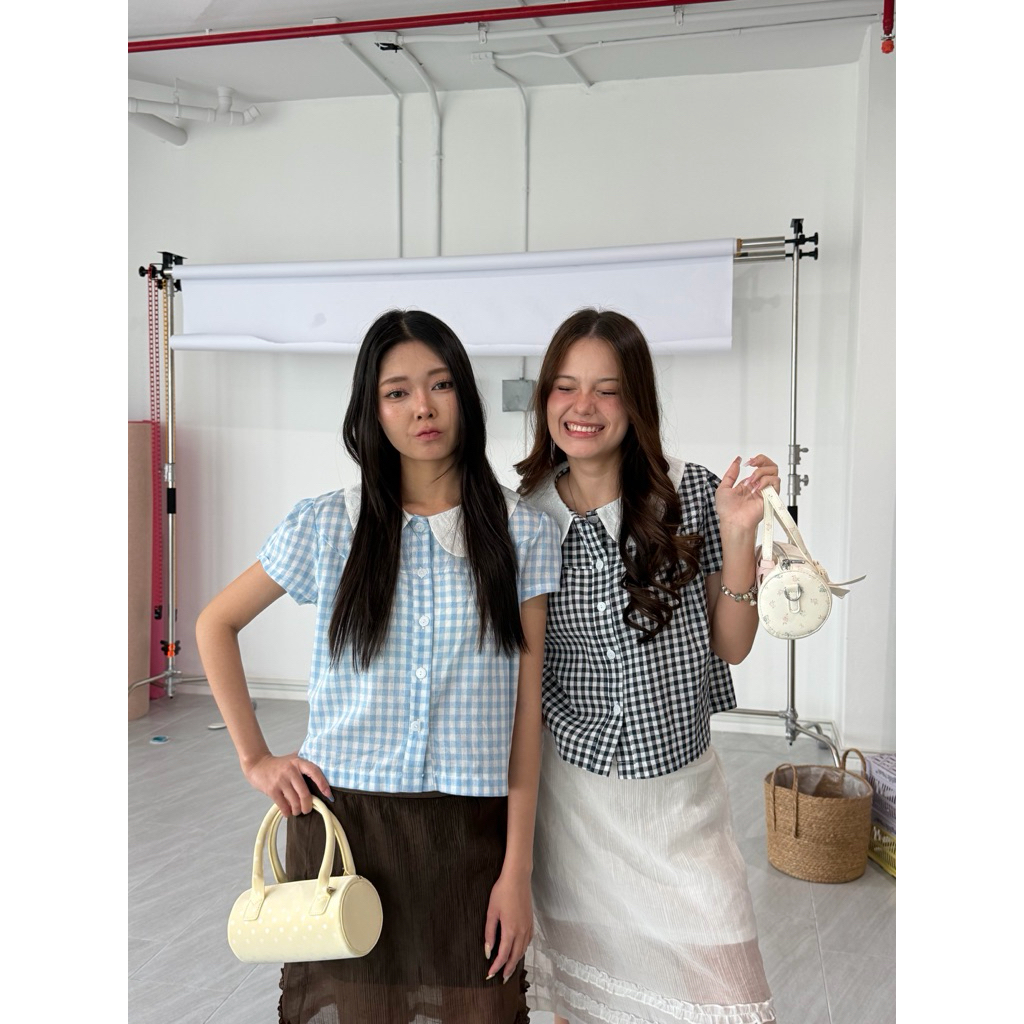 sasa  blouse - คอบัวปกสีขาวฉลุผ่าหน้า jellybutter