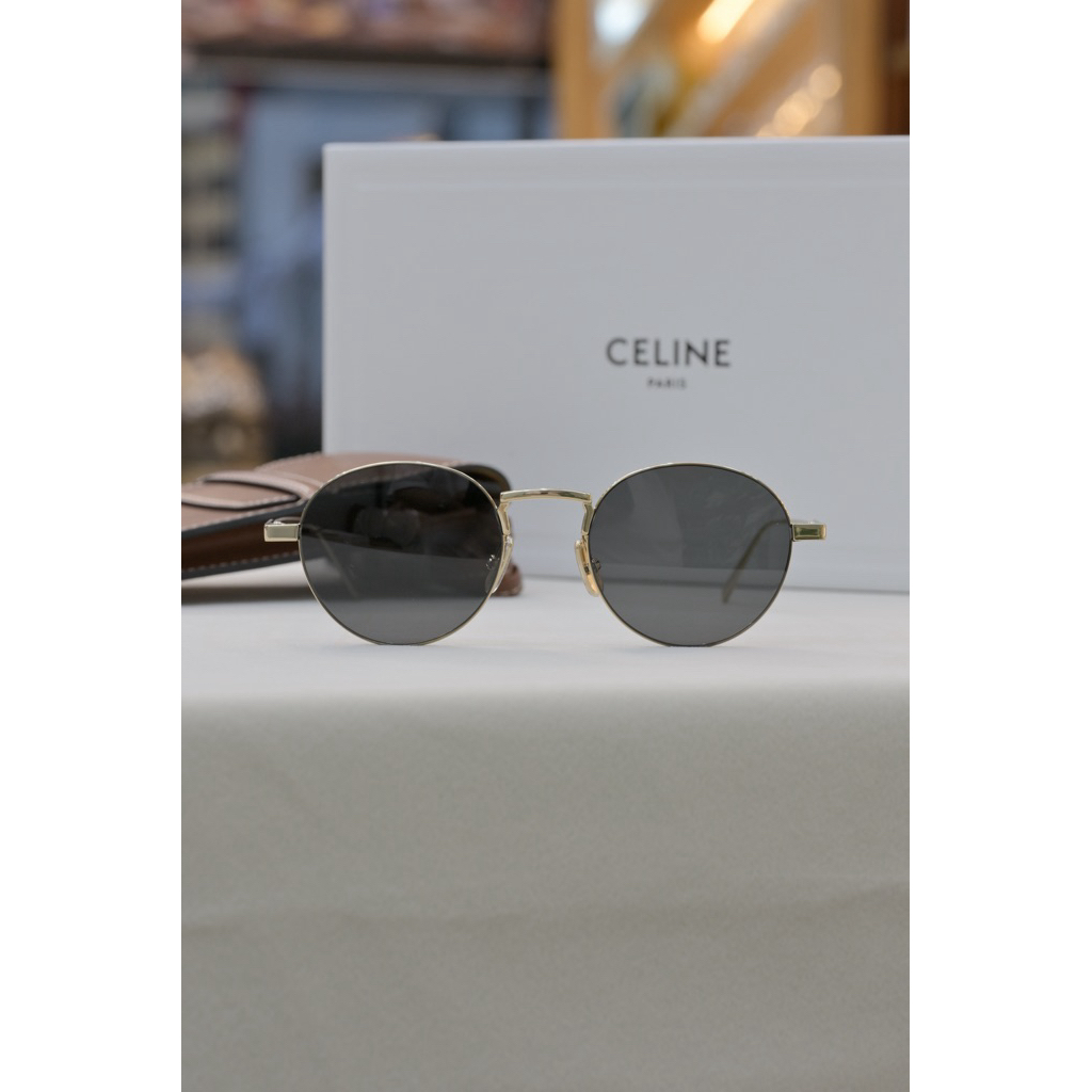 แว่นกันแดด Celine CL40346U