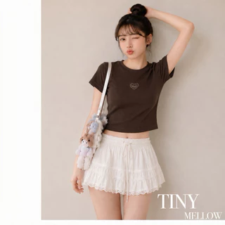 BABY TEE - เสื้อยืด เสื้อครอปเบบี้ที ปักลายโลโก้ ผ้ายืดหยุ่นใส่สบาย - (baby tee)