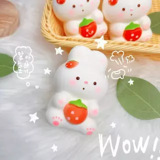 Squishy ของเล่นกระต่ายสตรอว์เบอร์รีที่คืนตัวช้า น่ารักมาก และเหมาะเป็นของขวัญเล็กๆ น้อยๆ สำหรับเด็กๆ