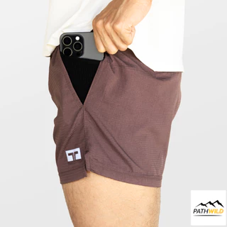 TRAINING LAB x PATHWILD TL4" FLOW+ กางเกงวิ่งรุ่น 4 นิ้ว โฟล พลัส ทรงคลาสสิค ผ้าแห้งเร็ว น้ำหนักเบา ระบายอากาศดี