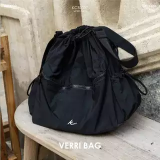 KIM&CO. ORIGINAL – KC. VERRI BAG (KCBT037) กระเป๋าสะพายผู้หญิง ทรงถังเชือกรูด กระเป๋าสะพายข้างไนลอนกันน้ำ น้ำหนักเบา