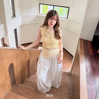 (aunaunn.official) Petal Crochet top – เสื้อถักโครเชต์ เปิดไหล่ แต่งดอกไม้