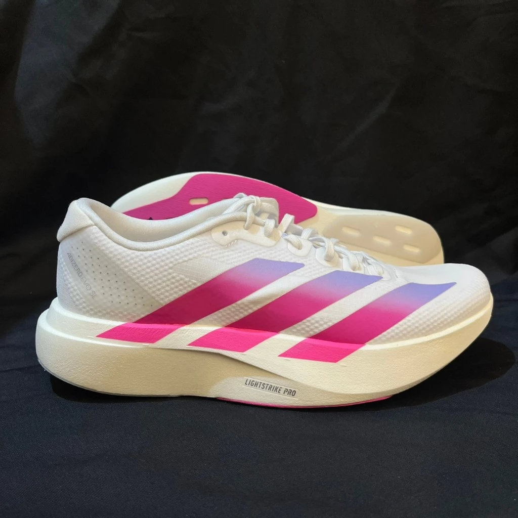 WOMEN EVO SL WOVEN FTWWHT/LUCFUC/VIOTON