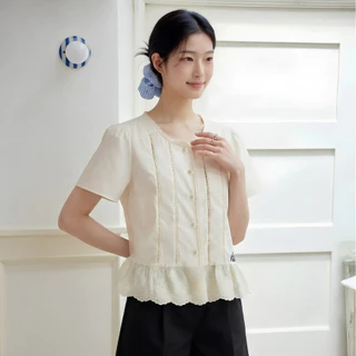 Glucoat | [A887] เสื้อแขนสั้นสีครีม แต่งเทปฉลุ ชายระบายปัก glucoat กระดุมหน้าใช้งานได้จริง