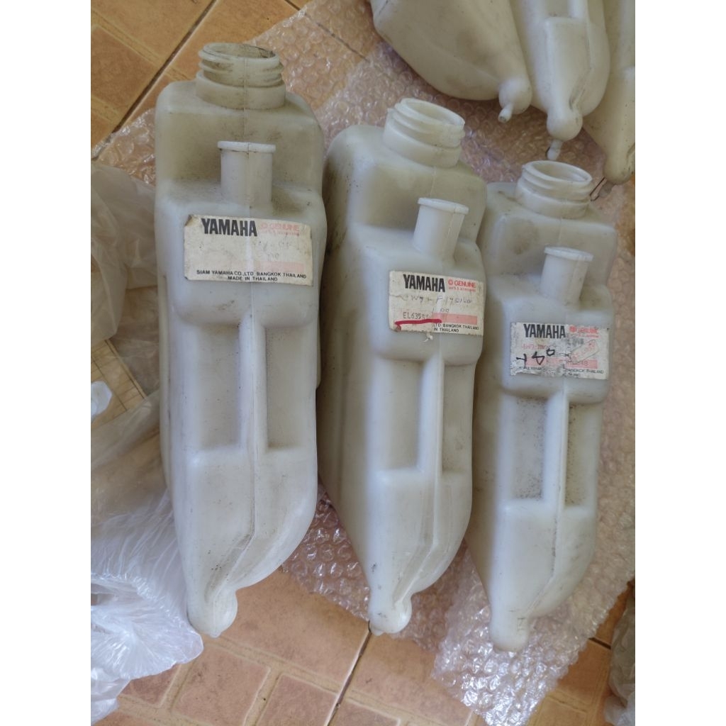 1W7-F1751-00 ถังน้ำมันออโต้ลูป Y 80 สีขาว แท้ YAMAHAถังน้ำมัน2T ถังน้ำมันทูที