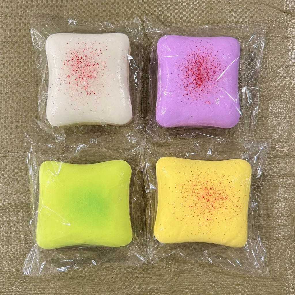 ของเล่นสกุดชี่เนื้อสโล ขนมปังปิ้งหน้าเนยคละสี 1box12ชิ้น (ยกโหลไม่มีกล่อง)
