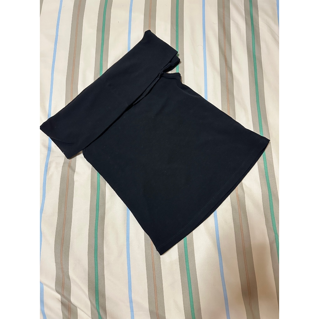 มือสอง เสื้อปาดไหล่จากแบรนด์ promthong ใส่ 1 ครั้ง สภาพใหม่มาก
