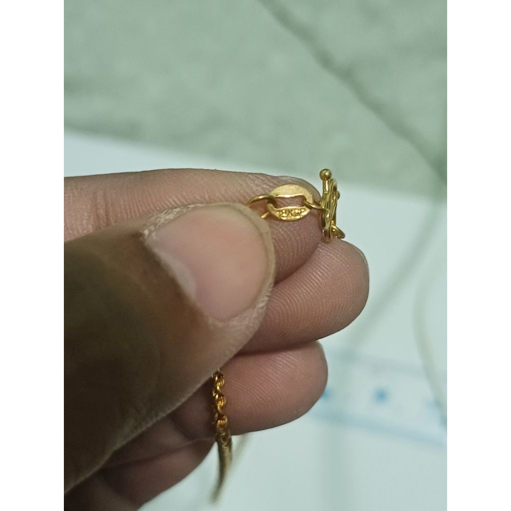สร้อยคอสีทองลายคชกริชตอก18kgbตะขอตัวmเชื่อมหนึ่งข้างคัดมือสองไม่มีตำหนิ