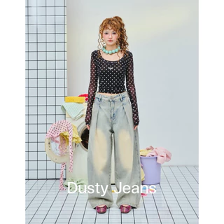 AMUSE BKK - Dusty Stud Jeans กางเกงยีนส์ทรงบอลลูนจีบหน้า ทรงหลวมๆ สีฟอกฟุ้งๆ ดีเทลแต่งหมุดกระเป๋าหลัง