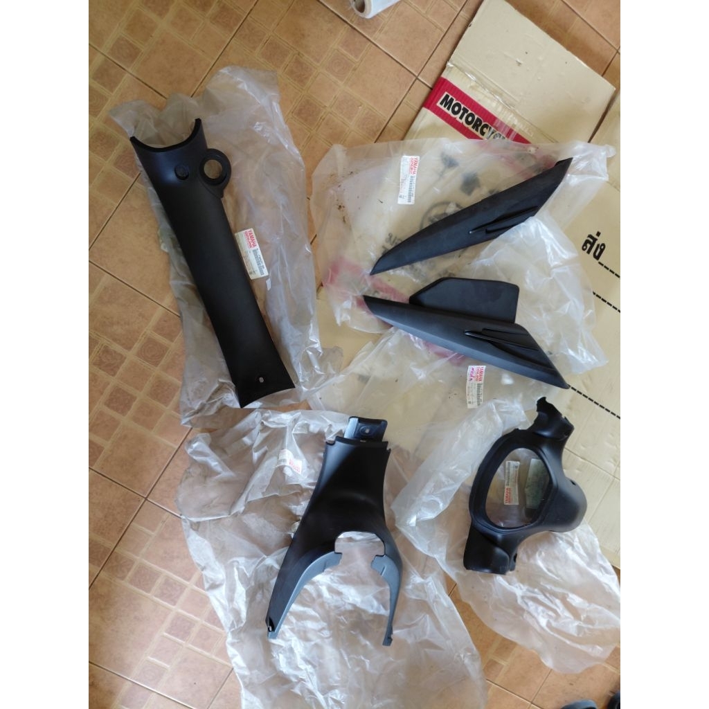รวมชุดสีพลาสติกชิ้นดำ Yamaha Spark 2002 (รุ่นแรก) 5ชิ้น 5LL-F842M,5LL-F842N,5LL-F1711,5LL-F1721,5LL-