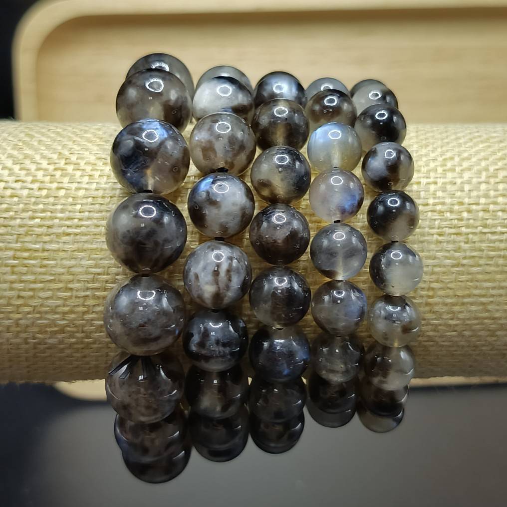 กำไลหิน แบล็คไมก้ามูนสโตน(Black Mica Moonstone) หินแห่งการเริ่มต้นใหม่ การปกป้องคุ้มครอง