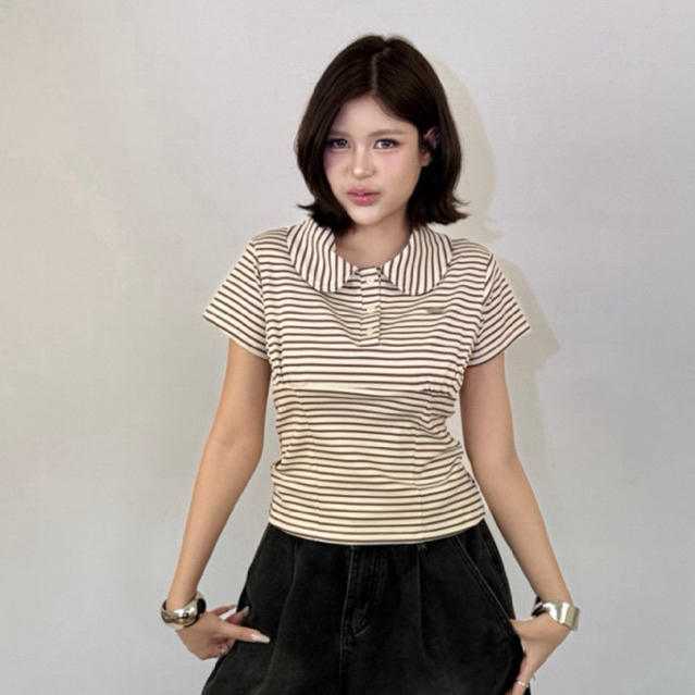 Candy Polo - เสื้อโปโลคอบัวลายริ้ว แต่งอะไหล่เงิน จับจีบที่หน้าอกใส่แล้วหุ่นเพียว (แคนดี้ริ้ว)