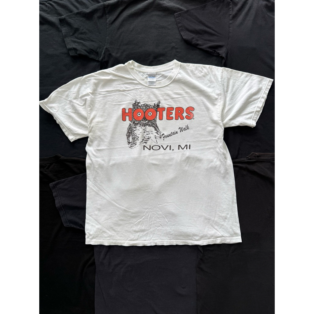 HOOTERS 00s (เสื้อมือสองของแท้)
