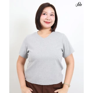 FAMOUS V BABY TEE คอวีสีพื้น #FMBL-G2T053