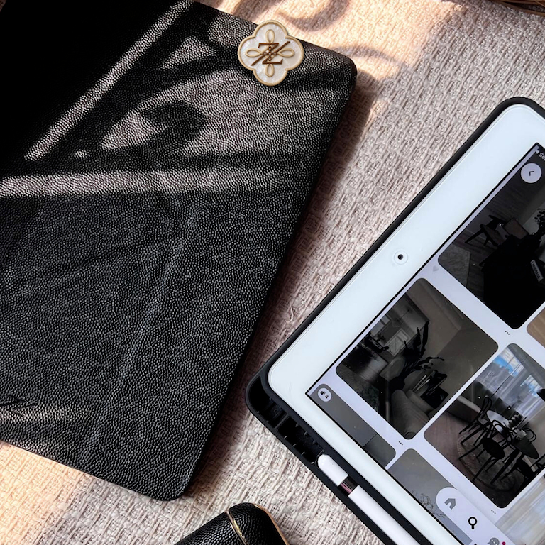 ZENE - Multi Folded Caviar Ipad Case เคสหนังไอแพด มีที่ใส่ปากกา ตั้งได้ 4 แบบ Z06