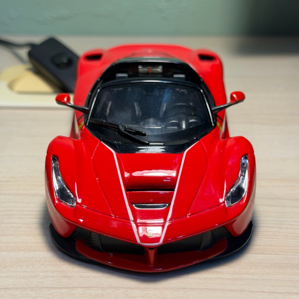 Bburago Ferrari LaFerrari Aperta (Red)