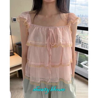 UIUI | SHAWTY BLOUSE เสื้อลูกไม้ระบาย ผูกโบว์ด้านหน้า สาวหวาน