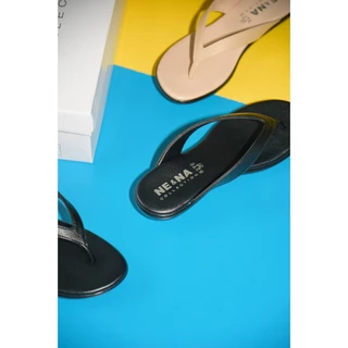 รองเท้าเเฟชั่นผู้หญิงเเบบรองเท้าเเตะส้นเตี้ย No. 8276 NE&NA Collection Shoes